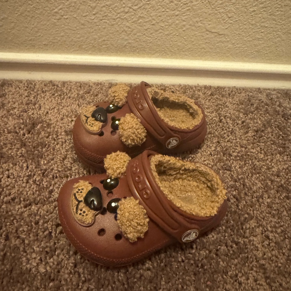 CROCS Brown Kids Slippers with Bear Design